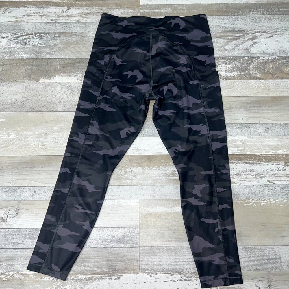Athleta Women's Ultimate Camo 7/8 Tight Size L - Picture 6 of 9